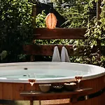 Bohemian Wellness Met Hottub & Sauna Feriehus