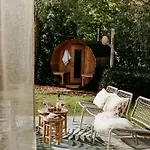 Bohemian Wellness Met Hottub & Sauna