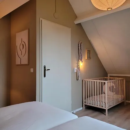 Bohemian Wellness Met Hottub & Sauna 度假居 *