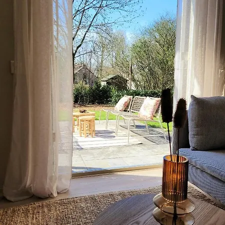 Дом отдыха Bohemian Wellness Met Hottub & Sauna