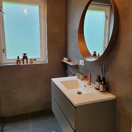 Дом отдыха Bohemian Wellness Met Hottub & Sauna *