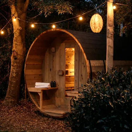Bohemian Wellness Met Hottub & Sauna Ferienhaus *