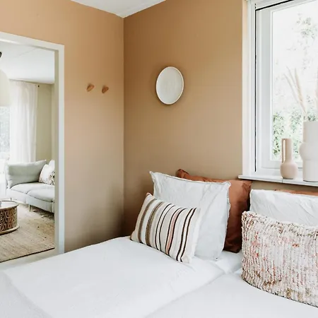 Bohemian Wellness Met Hottub & Sauna Ferienhaus