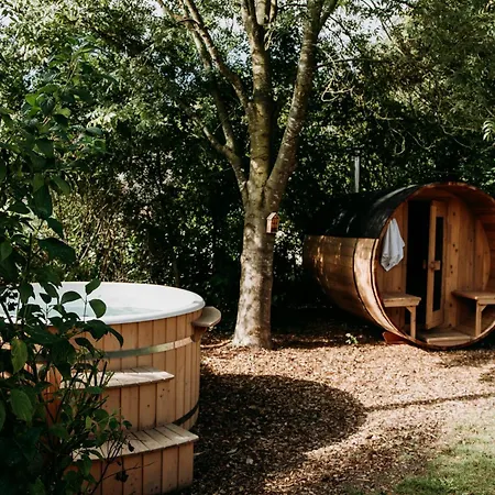 Bohemian Wellness Met Hottub & Sauna Ferienhaus