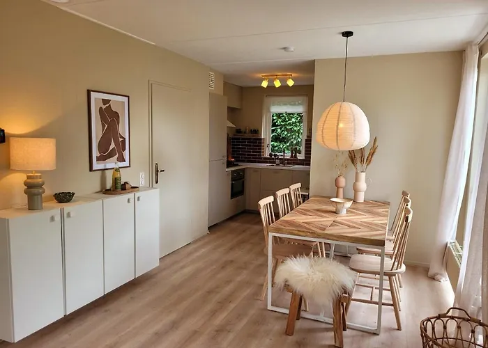 Bohemian Wellness Met Hottub & Sauna Ewijk