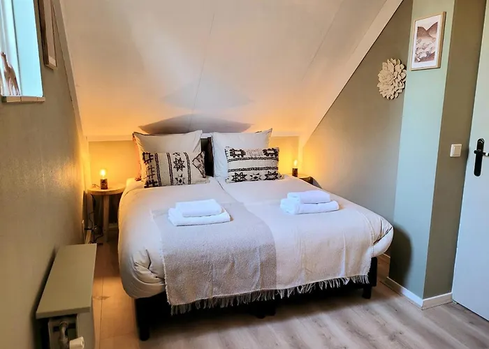 Bohemian Wellness Met Hottub & Sauna Ewijk