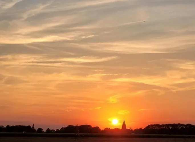 Bohemian Wellness Met Hottub & Sauna * Ewijk