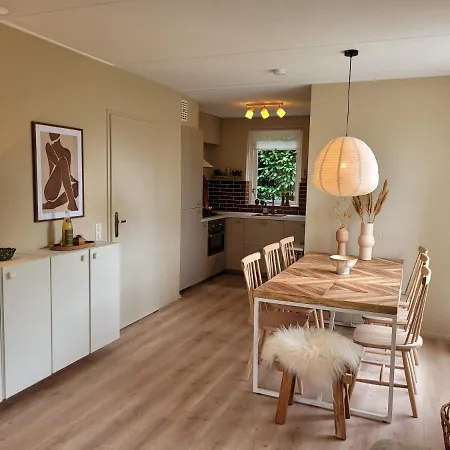 Bohemian Wellness Met Hottub & Sauna Ewijk