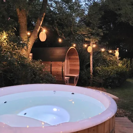 Bohemian Wellness Met Hottub & Sauna Holiday home *