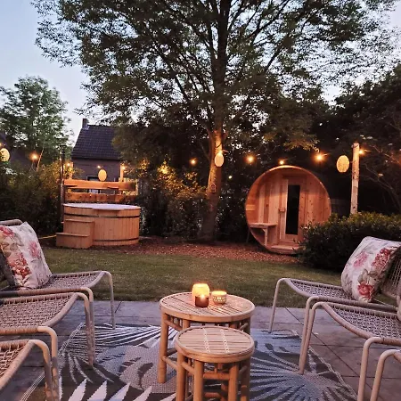 Holiday home Bohemian Wellness Met Hottub & Sauna *