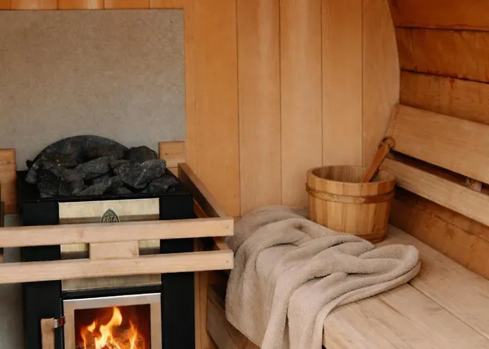 Bohemian Wellness Met Hottub & Sauna Ewijk