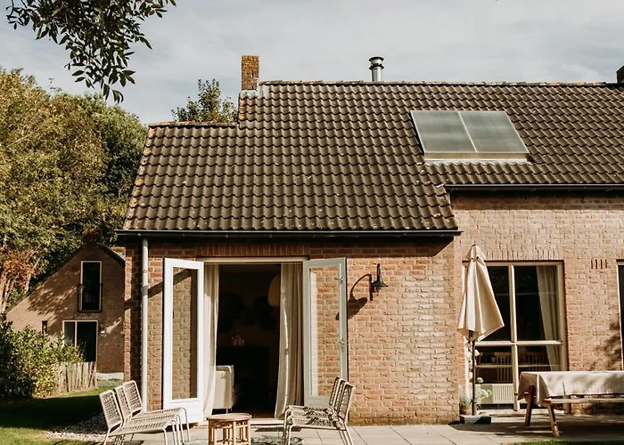 Bohemian Wellness Met Hottub & Sauna * Ewijk